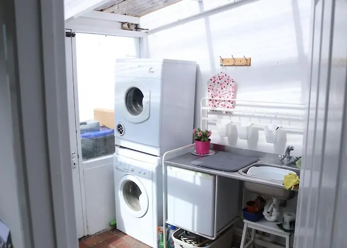 Central Worthing Holiday Home, 3 Bedrooms, 600M From Beach
