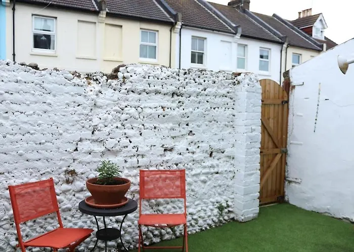 Central Worthing Holiday Home, 3 Bedrooms, 600M From Beach