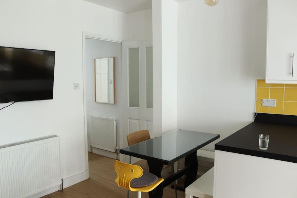 Home, 3 Bedrooms, 600m From Casa vacanze Worthing