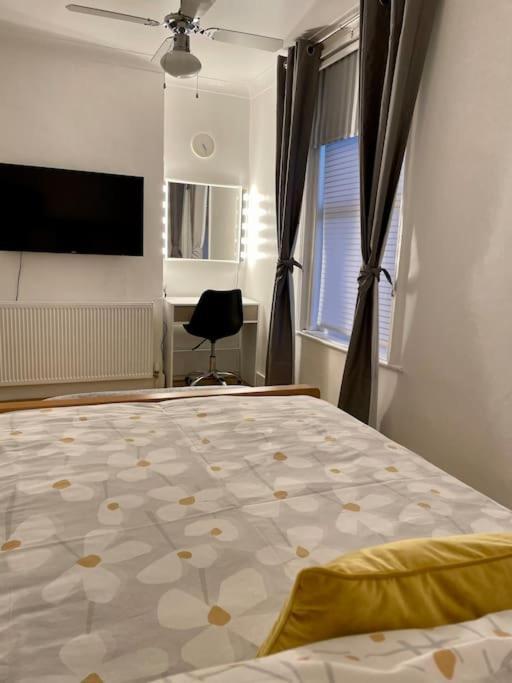 Home, 3 Bedrooms, 600m From *