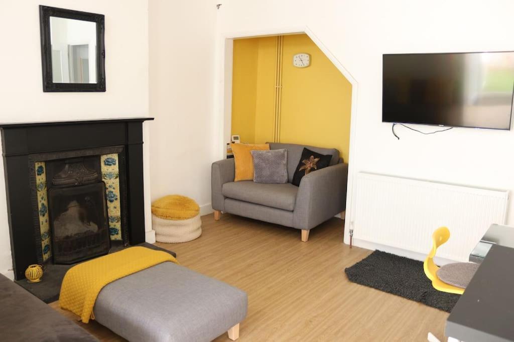 Home, 3 Bedrooms, 600m From * Worthing