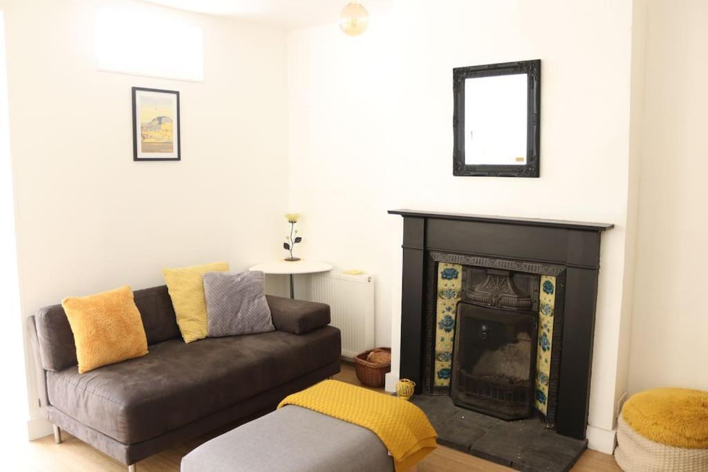 Home, 3 Bedrooms, 600m From Casa vacanze Worthing